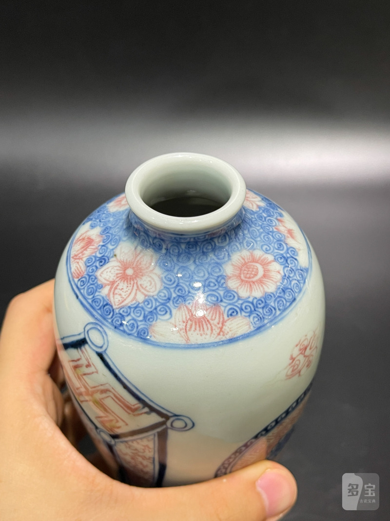 清雍正 青花釉里红方胜纹观音瓶 - 图7